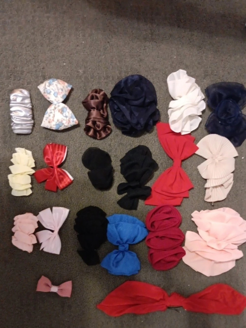 Assorted Hair Bows & Scrunchies in Black & Pink